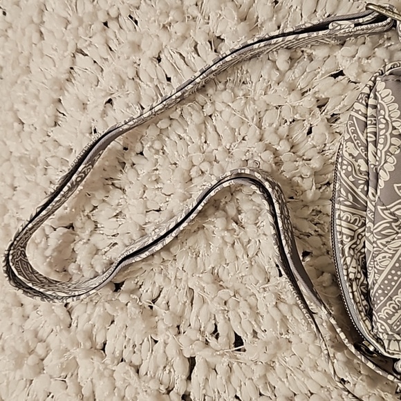 Vera Bradley Crossbody Bag - Picture 3 of 16